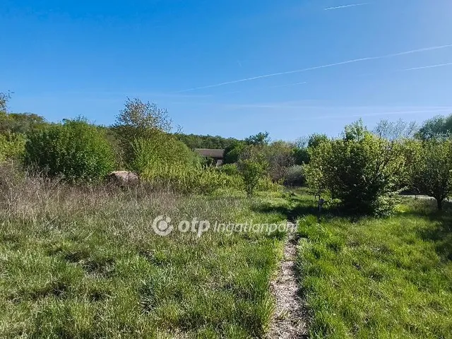 Eladó telek Dunaújváros 1633 nm