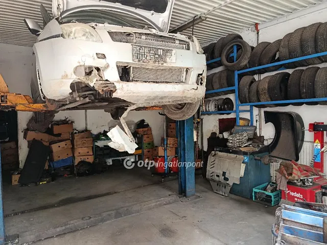Eladó kereskedelmi és ipari ingatlan Dunaújváros 360 nm