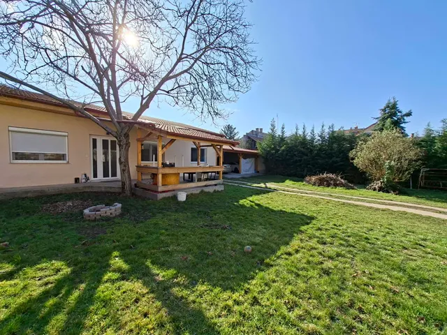 Eladó ház Budapest XV. kerület, Pestújhely 204 nm