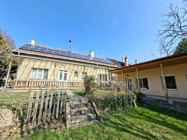 Eladó ház Budapest XV. kerület, Pestújhely 204 nm