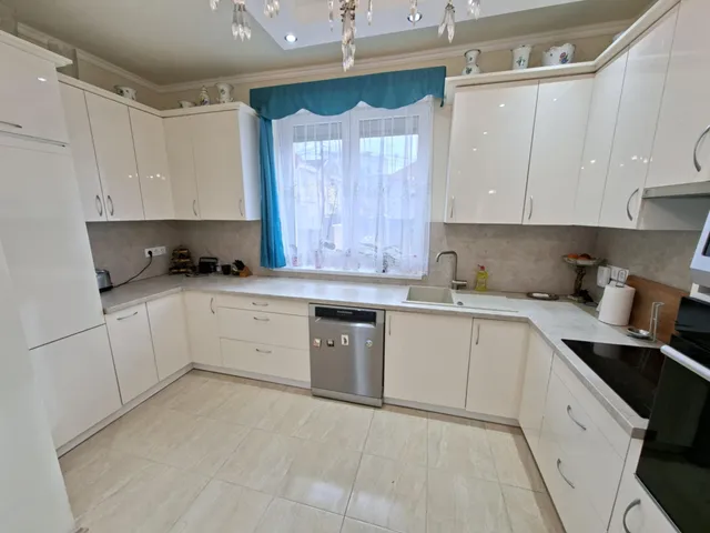 Eladó ház Budapest XV. kerület, Pestújhely 157 nm