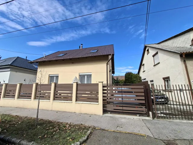 Eladó ház Budapest XV. kerület, Pestújhely 157 nm