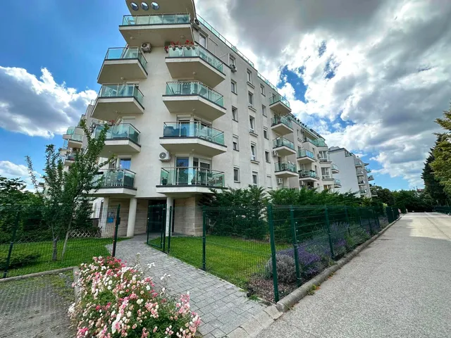 Eladó garázs Budapest XIV. kerület, Alsórákos 10 nm