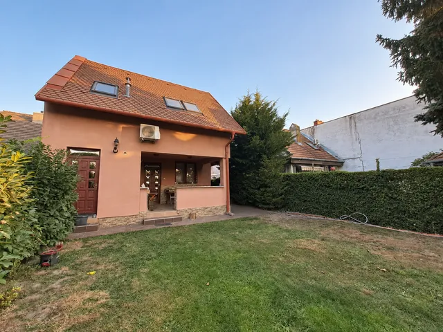 Eladó ház Budapest XV. kerület, Rákospalota 195 nm