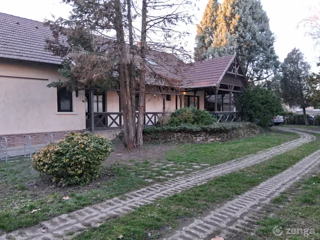 Eladó ház Szeged, Északi városrész 252 nm