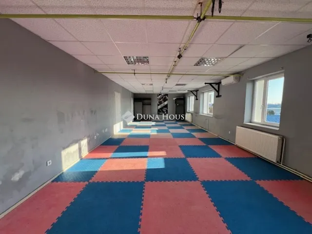 Eladó kereskedelmi és ipari ingatlan Nyíregyháza 865 nm