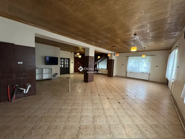 Eladó kereskedelmi és ipari ingatlan Nyíregyháza 300 nm