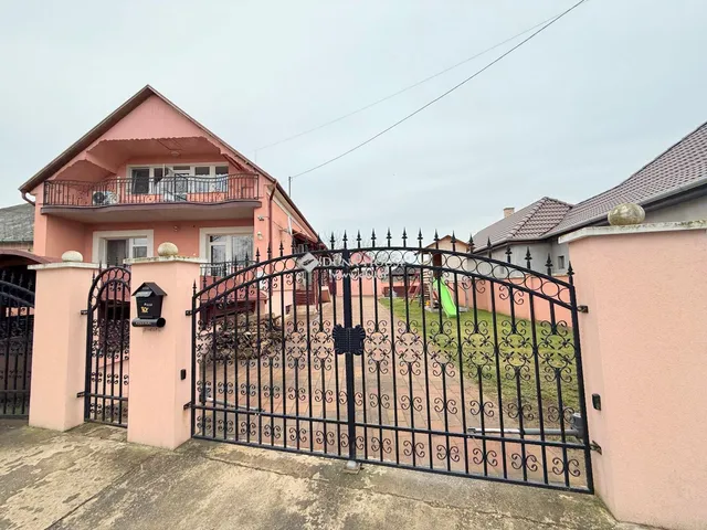 Eladó ház Kisléta 180 nm