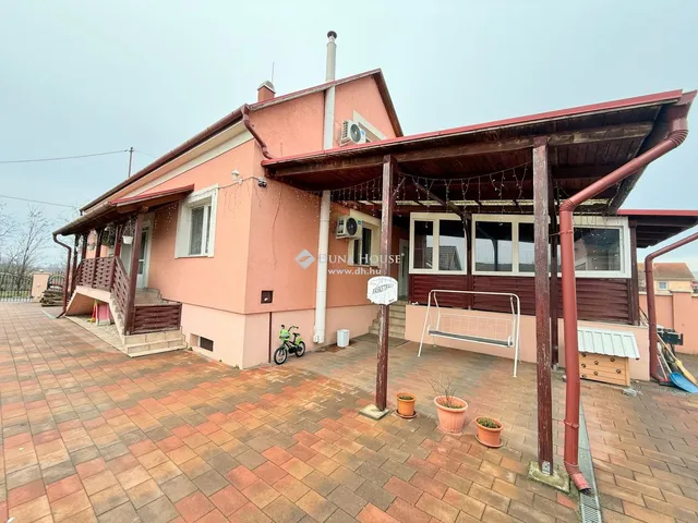 Eladó ház Kisléta 180 nm