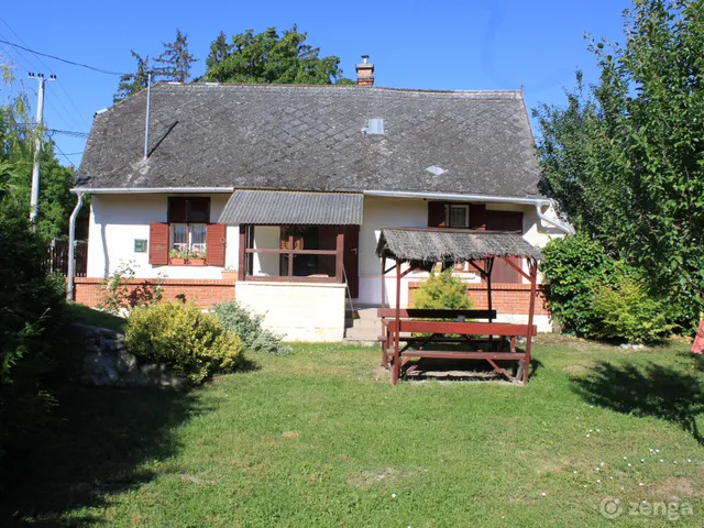 Eladó telek Perbál 400 nm