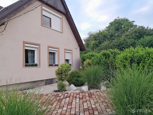 Eladó ház Romonya 175 nm