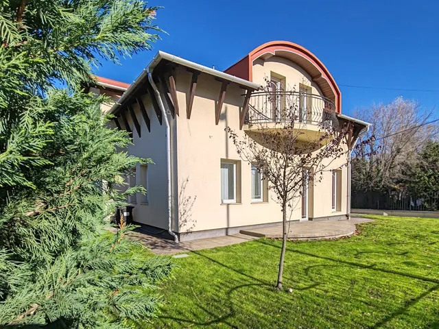 Eladó ház Nagytarcsa 214 nm