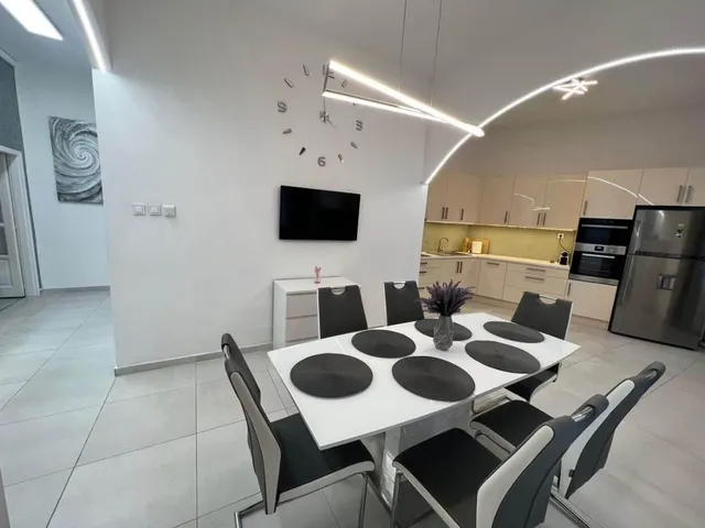 Eladó lakás Budapest VI. kerület, Nagykörúton belüli terület 98 nm