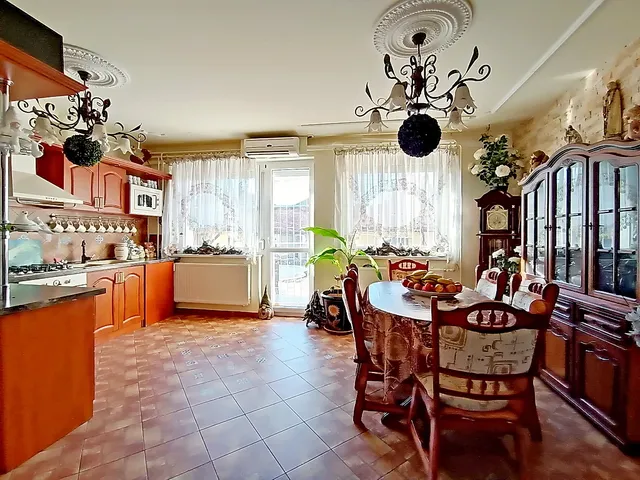 Eladó ház Budapest XX. kerület, Pesterzsébet 195 nm