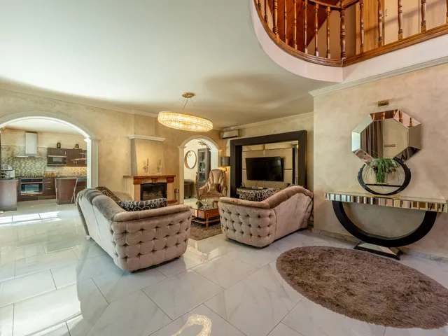 Eladó ház Budapest XVI. kerület, Rákosszentmihály 250 nm