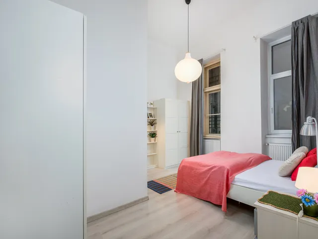 Eladó lakás Budapest VI. kerület 102 nm