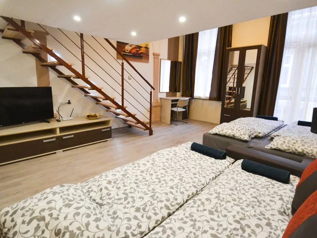 Eladó lakás Budapest VI. kerület, Nagykörúton belüli terület, Szondi 83 nm