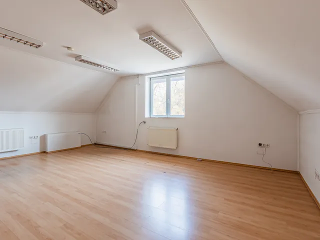 Eladó ház Budapest XV. kerület 400 nm