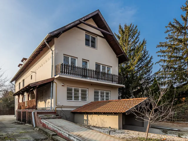 Eladó ház Budapest XV. kerület 400 nm