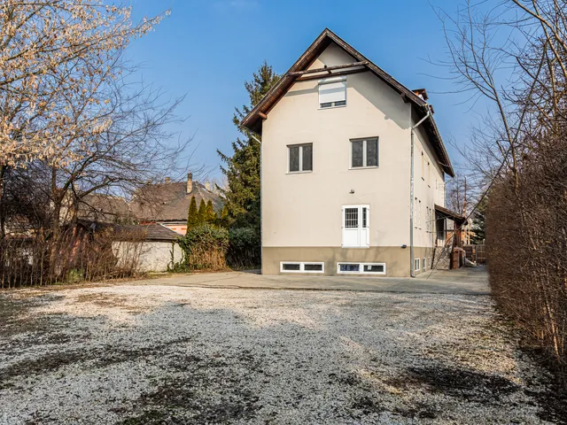 Eladó ház Budapest XV. kerület 400 nm