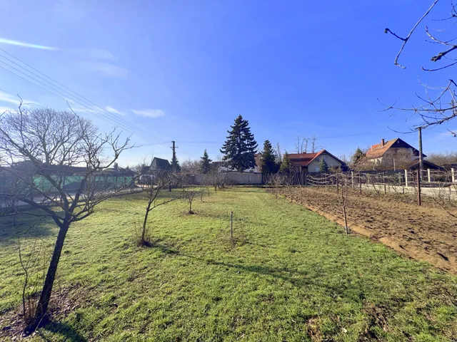 Eladó telek Fót 999 nm