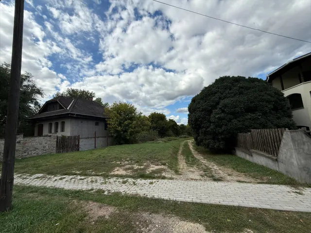 Eladó telek Mende 990 nm