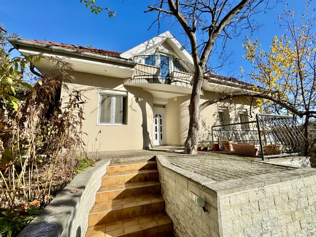 Eladó ház Solymár 270 nm