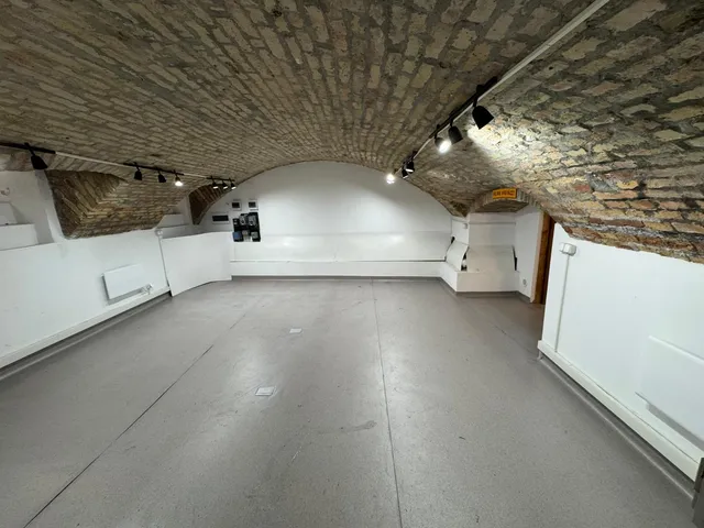 Kiadó kereskedelmi és ipari ingatlan Budapest VII. kerület 91 nm