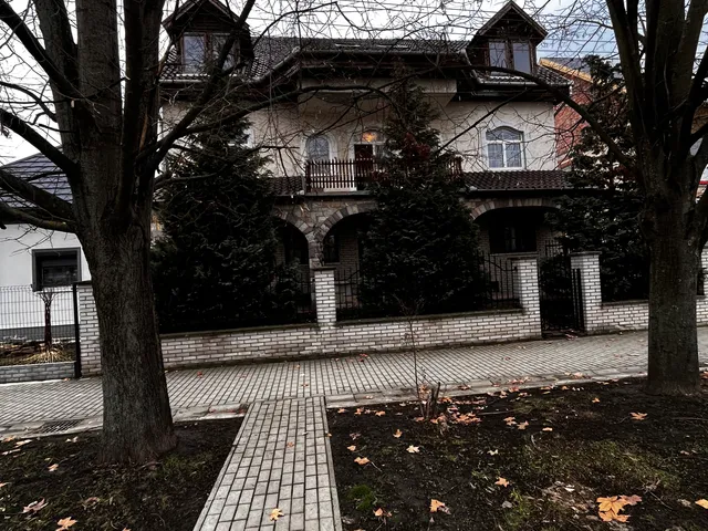 Eladó ház Füzesabony 300 nm