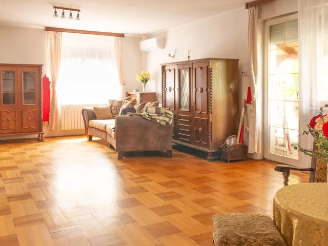 Eladó ház Budapest XVIII. kerület, Szemeretelep 179 nm