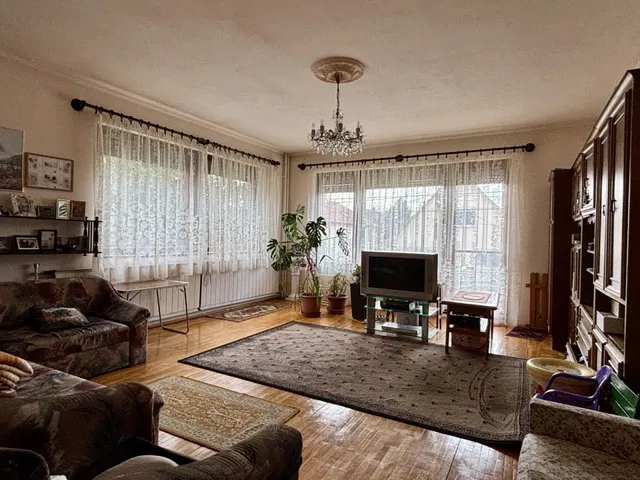 Eladó ház Budapest XVI. kerület 200 nm