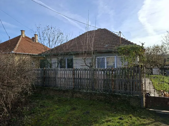 Eladó telek Majosháza 961 nm