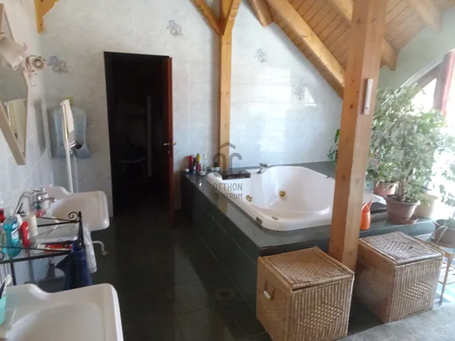 Eladó ház Budapest XIII. kerület, Angyalföld 270 nm