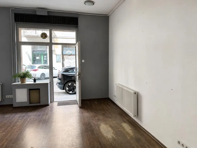 Eladó kereskedelmi és ipari ingatlan Budapest XII. kerület, Krisztinaváros XII. ker. 32 nm
