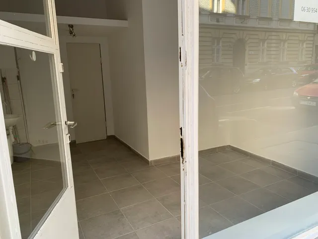 Kiadó kereskedelmi és ipari ingatlan Budapest I. kerület, Víziváros I. ker., Hattyú u. 4. 10 nm