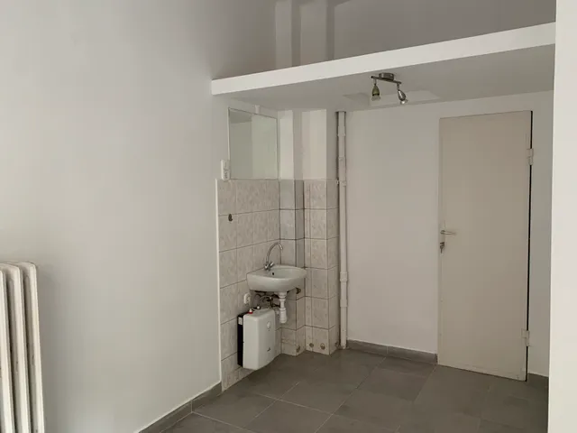 Kiadó kereskedelmi és ipari ingatlan Budapest I. kerület, Víziváros I. ker., Hattyú u. 4. 10 nm