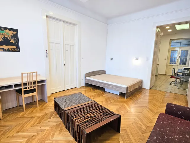 Eladó lakás Budapest VIII. kerület, Corvin negyed 77 nm