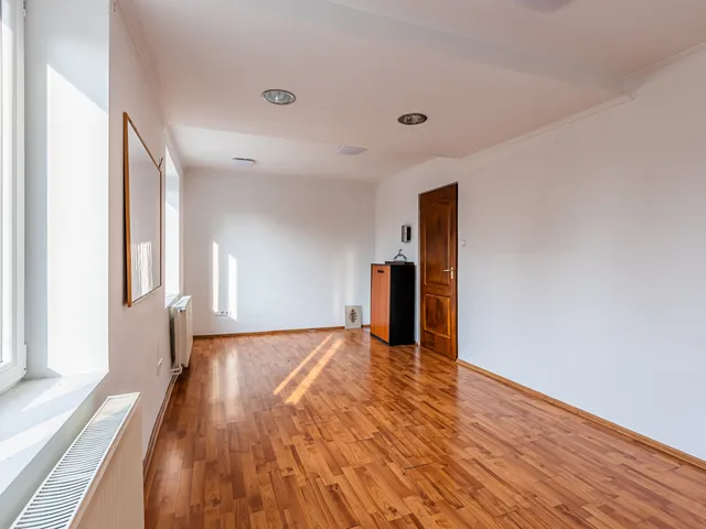 Eladó ház Budapest XV. kerület, Rákospalota 400 nm