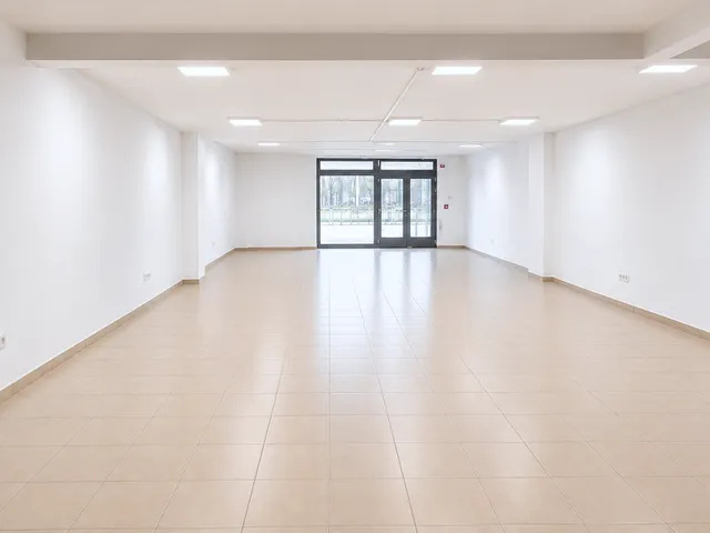 Kiadó kereskedelmi és ipari ingatlan Budapest XXI. kerület, Csepel Belváros 122 nm