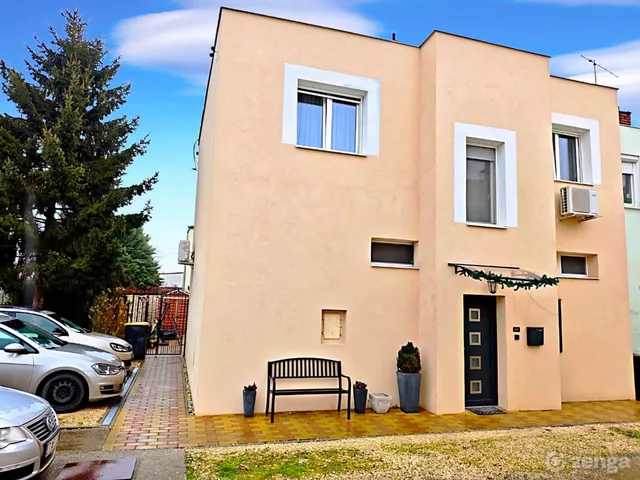 Eladó ház Abda 100 nm