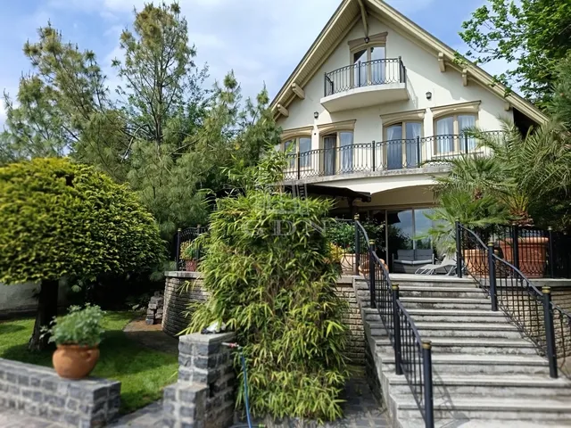 Eladó ház Mogyoród 260 nm