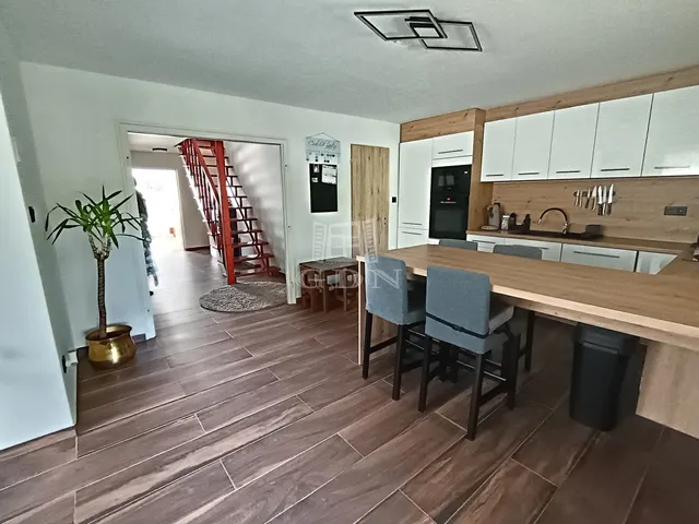 Eladó ház Mogyoród 271 nm