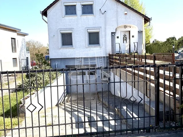 Eladó ház Mogyoród 271 nm