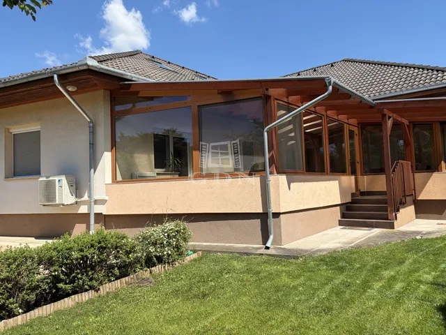 Eladó ház Gödöllő, Fenyves 245 nm