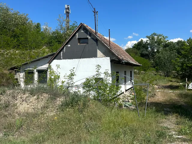 Eladó telek Pócsmegyer, Surány 1754 nm
