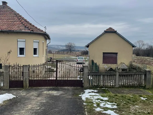 Eladó ház Felsőnyárád, Petőfi Sándor út 25 98 nm