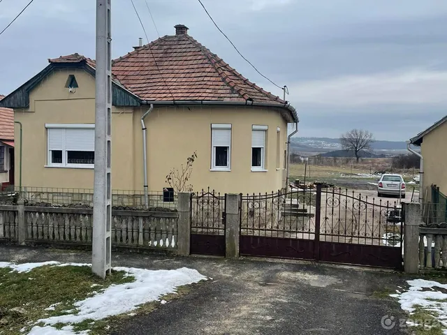 Eladó ház Felsőnyárád 98 nm