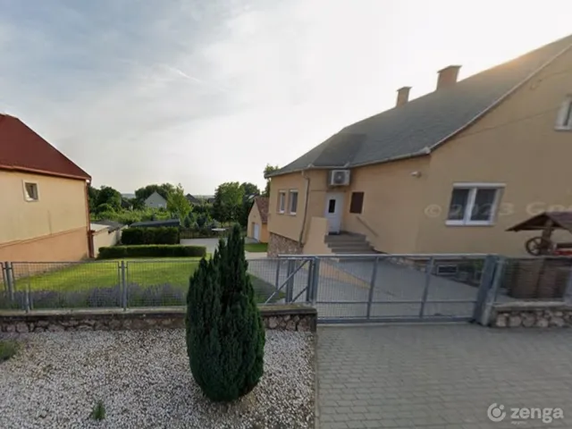 Eladó ház Mór 184 nm