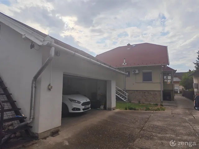 Eladó ház Százhalombatta, Újtelep, Csokonai  176 nm