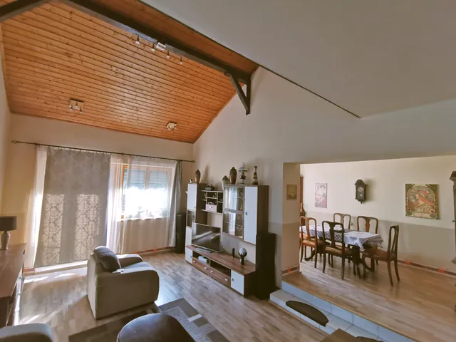 Eladó ház Budapest XVII. kerület, Felső-Rákoshegy 220 nm